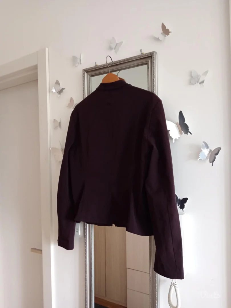 Tamno ljubičasta jakna