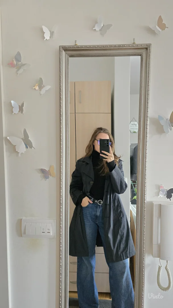 Predivan crni mantil