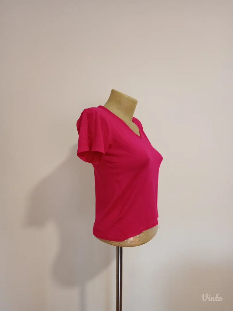 Roze majica na kratke rukave