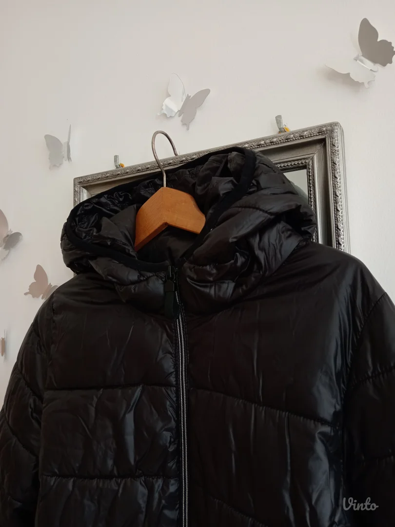 Crna zimska ženska jakna