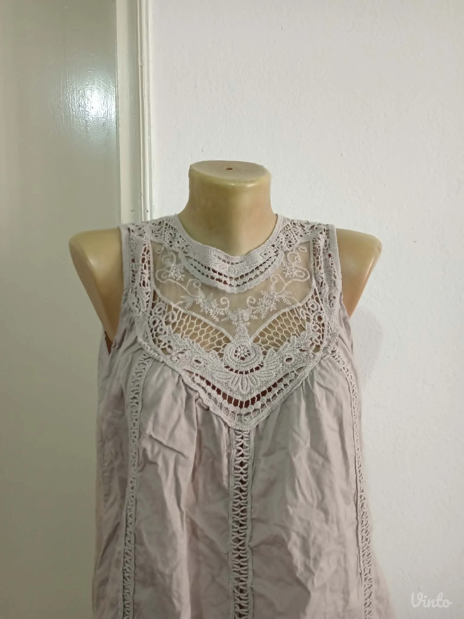 Predivna krem bluza sa čipkom