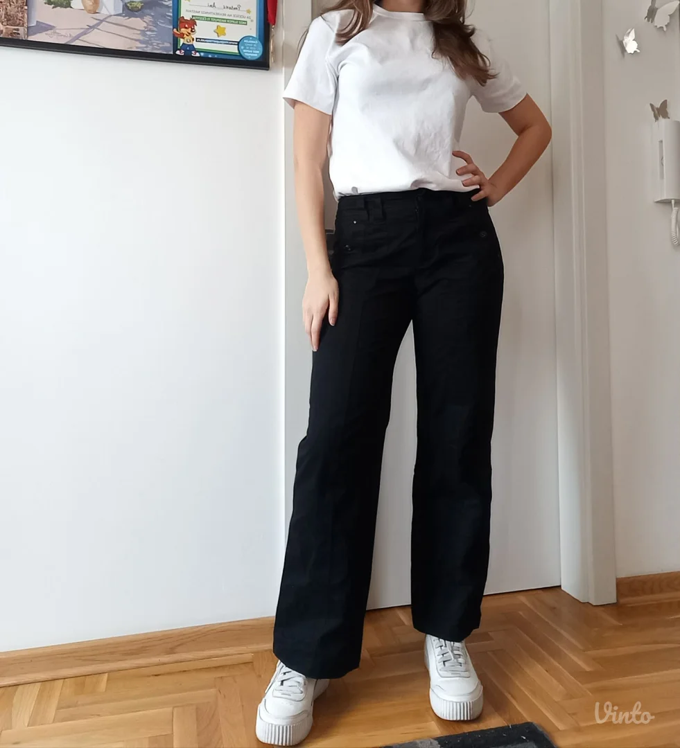 Crne pantalone Cecil