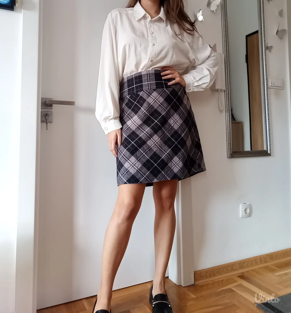 Predivna karirana suknja