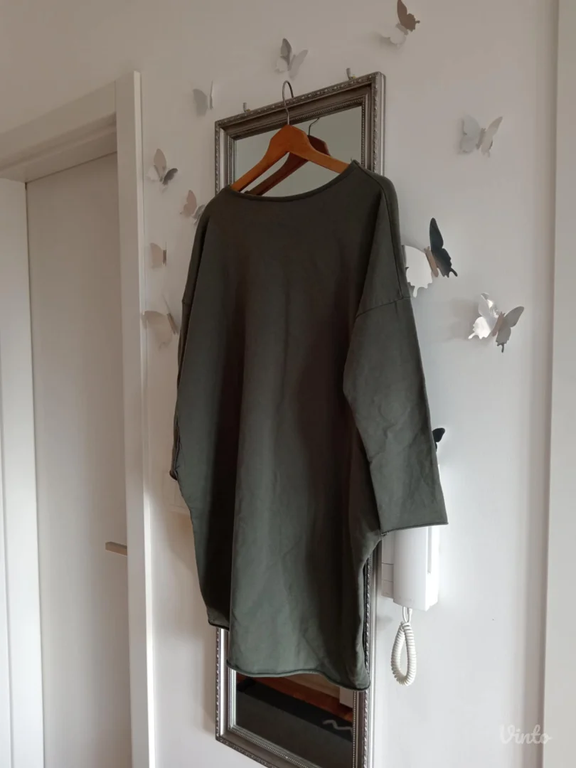 Zelena haljina ili tunika sa biserima