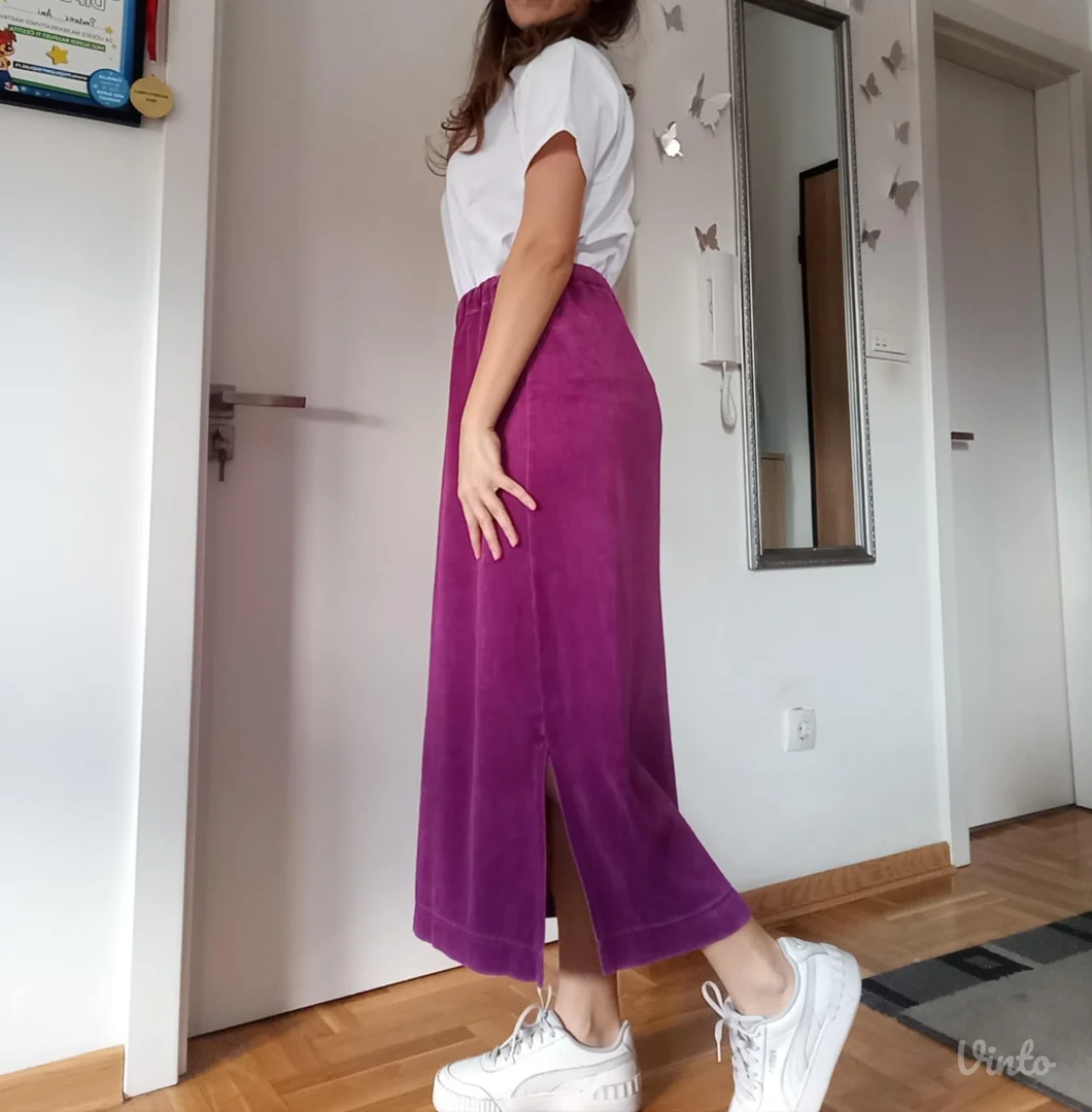 Ljubičasta suknja od pliša