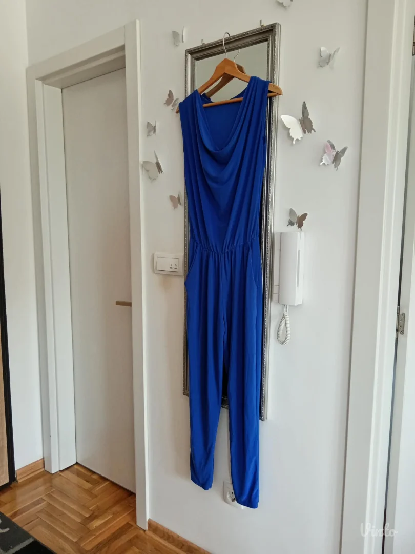 Predivan kombinezon plave boje