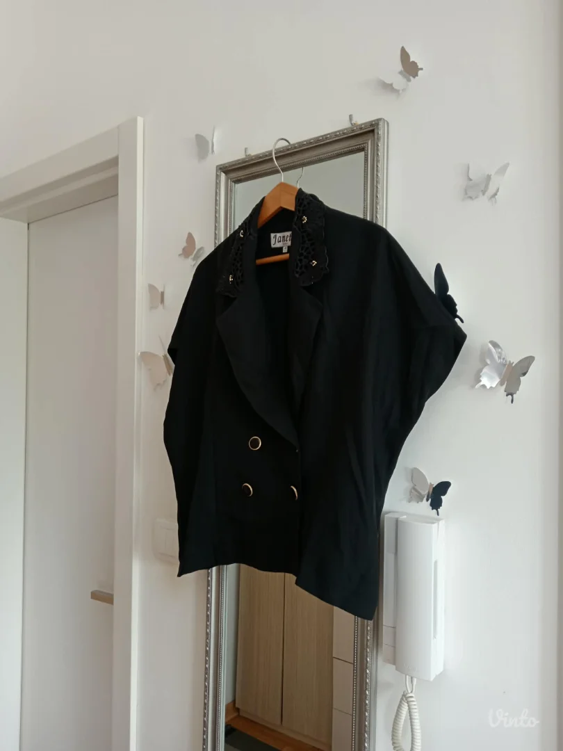 Presladak crni blejzer