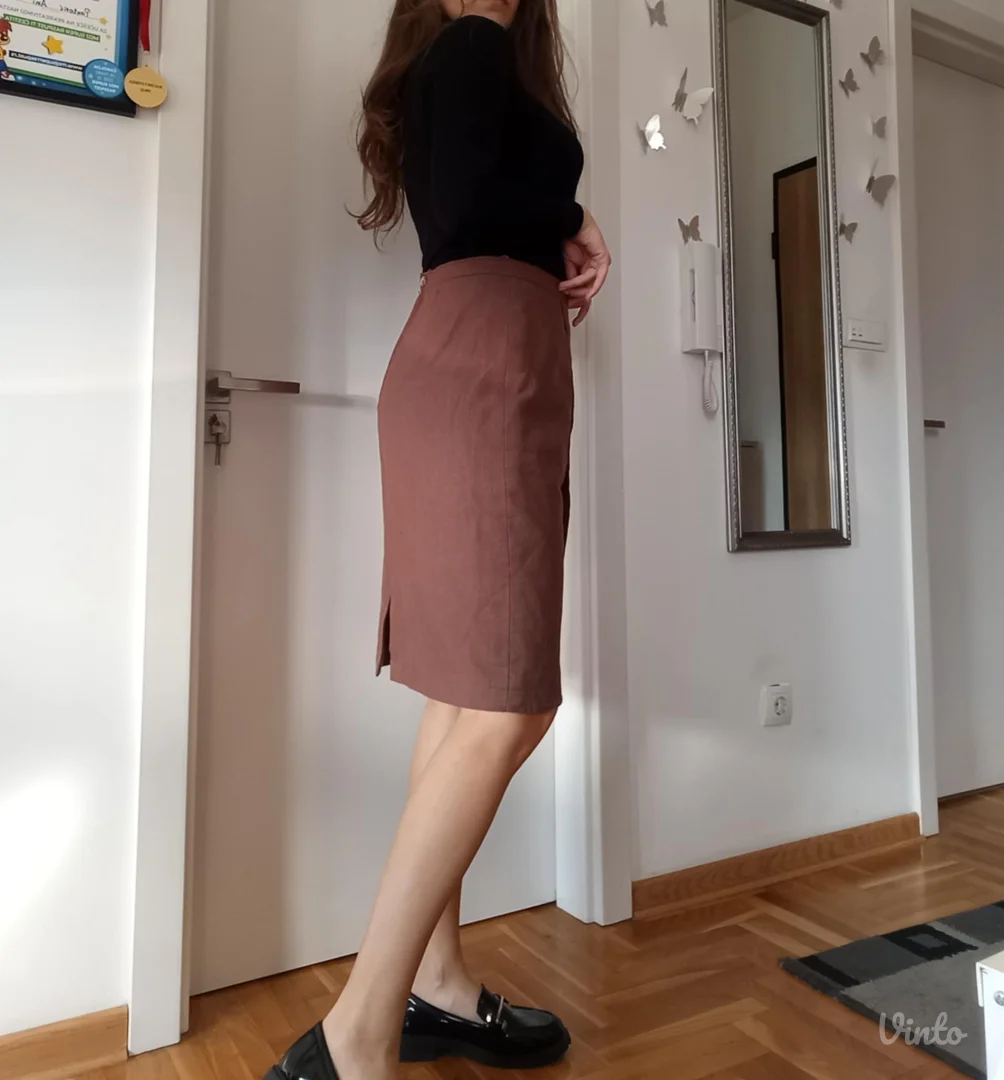 Predivna braon suknja na preklop