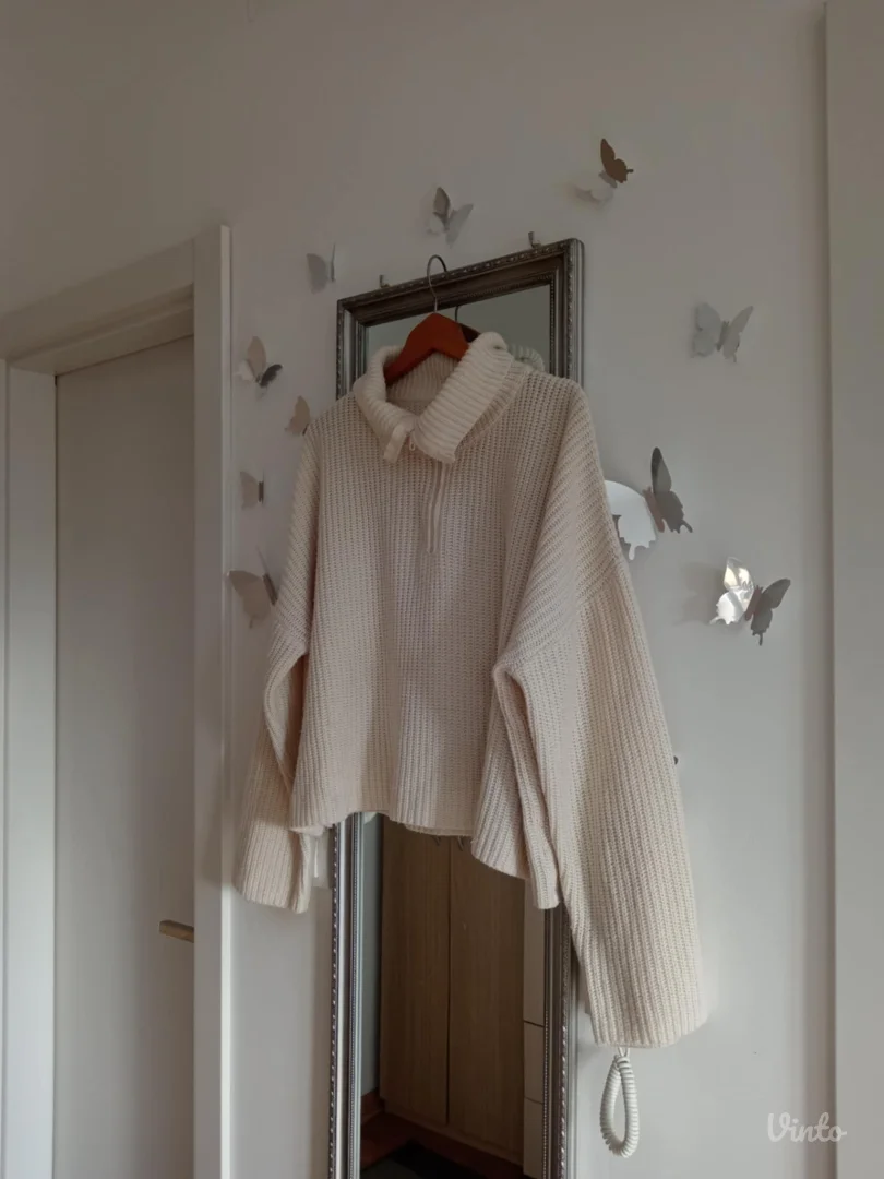 Predivan beli džemper