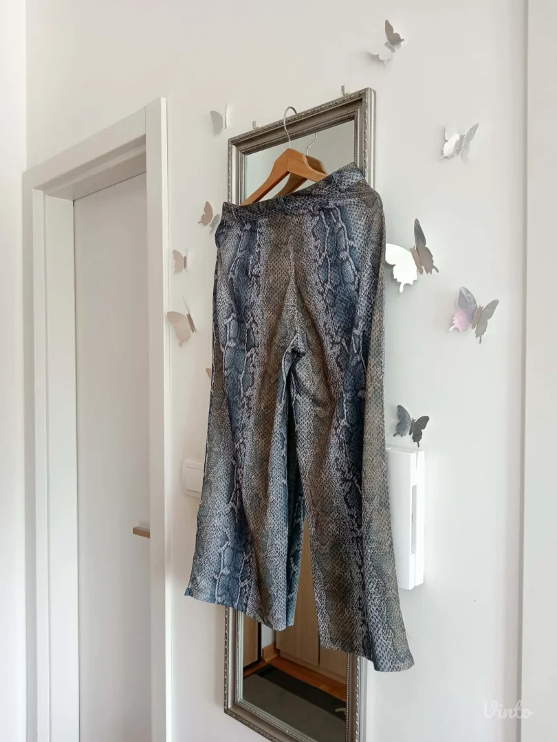 Predivne pantalone sa animal printom
