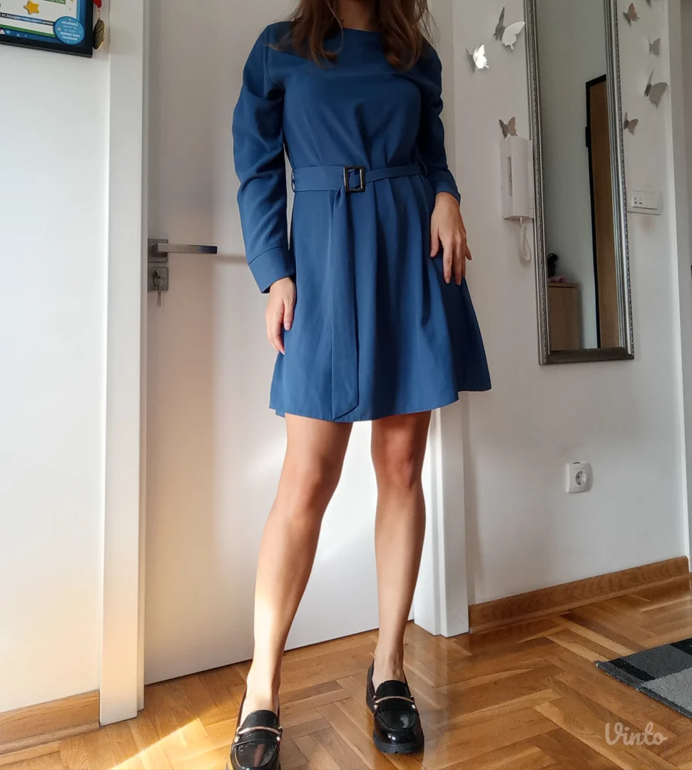 Preslatka plava haljina sa kaišem u struku