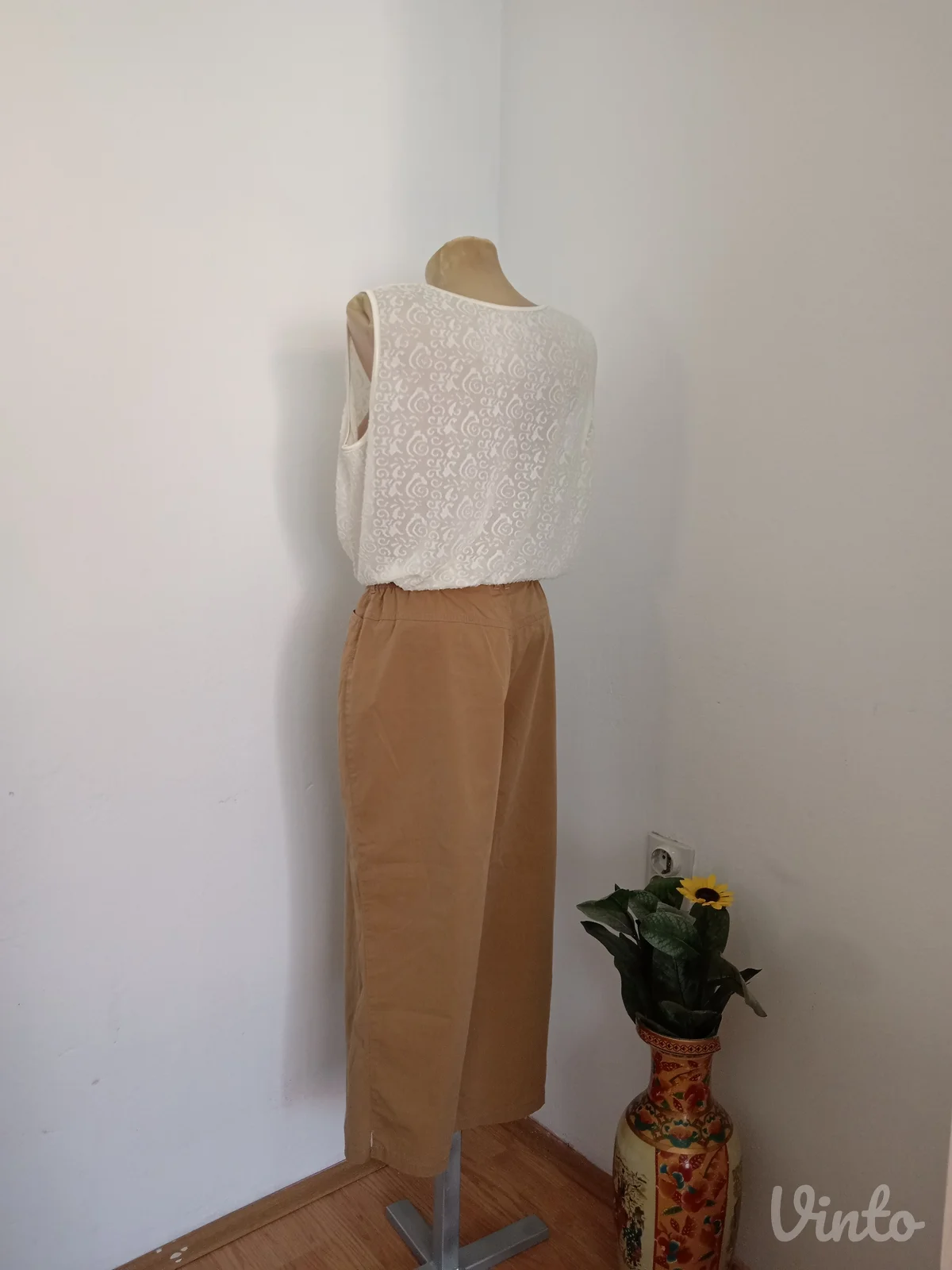 Braon pantalone kraći model