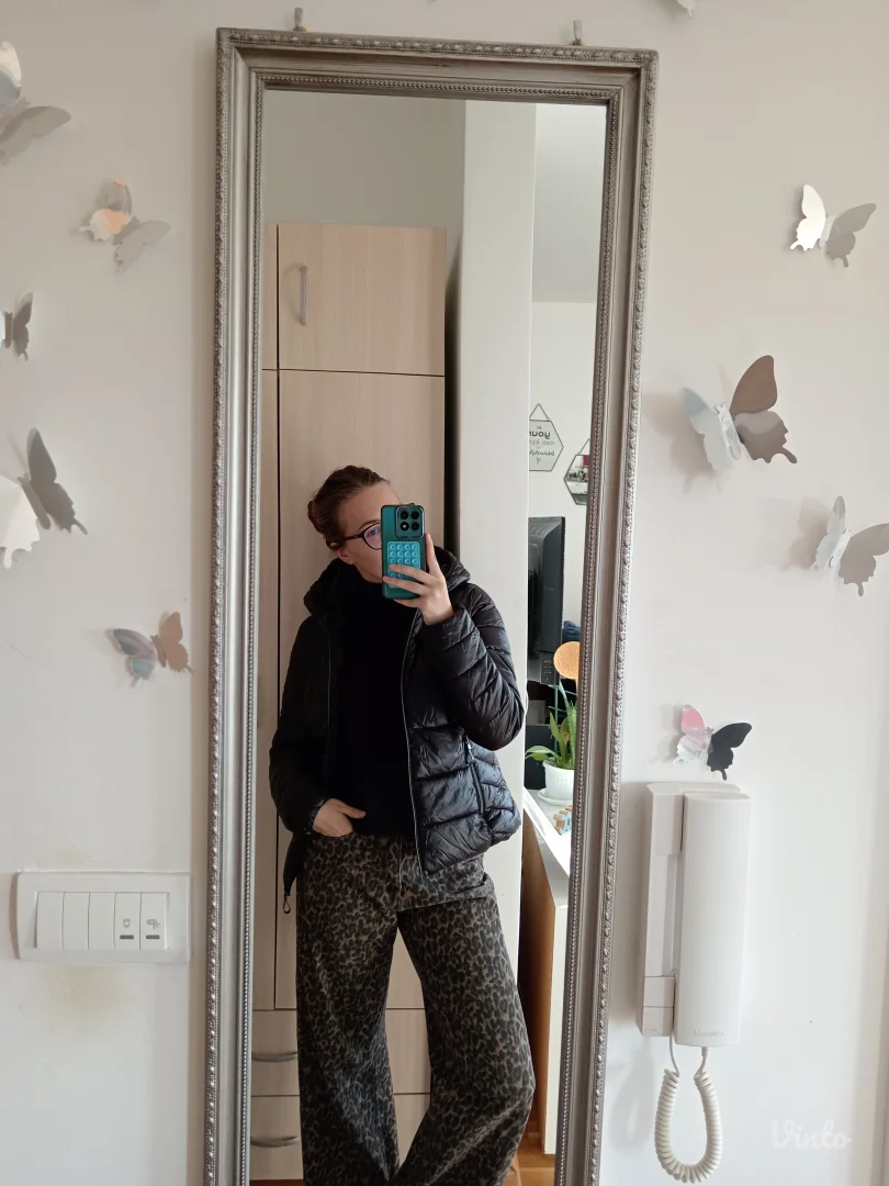 Crna zimska ženska jakna