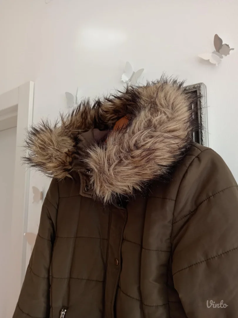 H&M maslinasto zelena zimska jakna