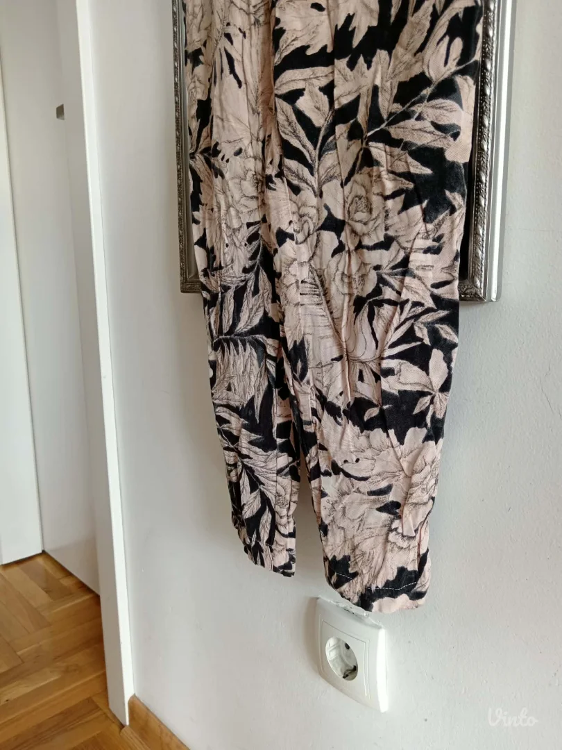 H&M šareni kombinezon