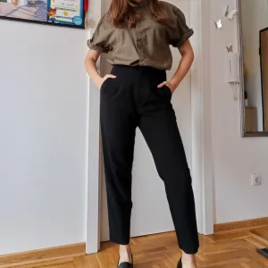 H&M pamučna maslinasto zelena košulja