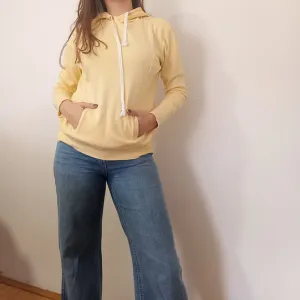 Prelep tanji žuti duks