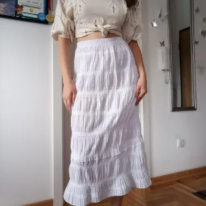 Preslatka bela suknja