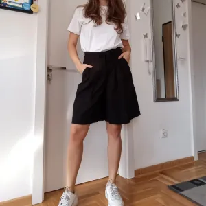 Crni pamučni šorts