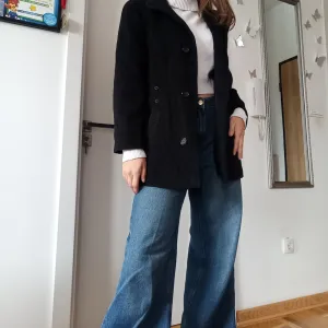 Barbara Lebek crni kaput