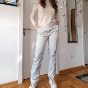 Pamučne pantalone sa elastinom