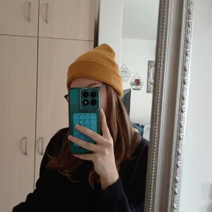 Zimska kapa oker boje