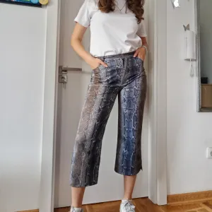 Predivne pantalone sa animal printom