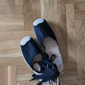 Crne espadrile sandale