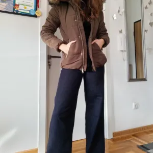 H&M maslinasto zelena zimska jakna