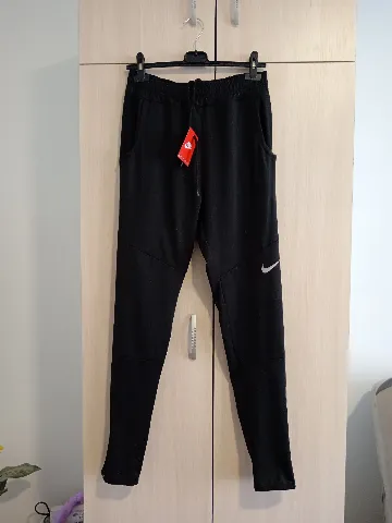 Nike crna trenerka donji deo NOVO