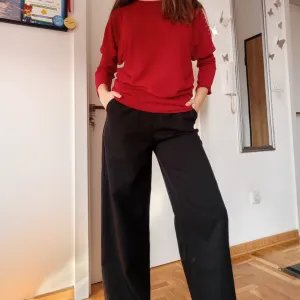 Predivna crvena tunika sa zlatnim detaljima