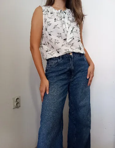Predivna bluza koja se vezuje oko vrata