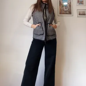 Prsluk crno bele boje