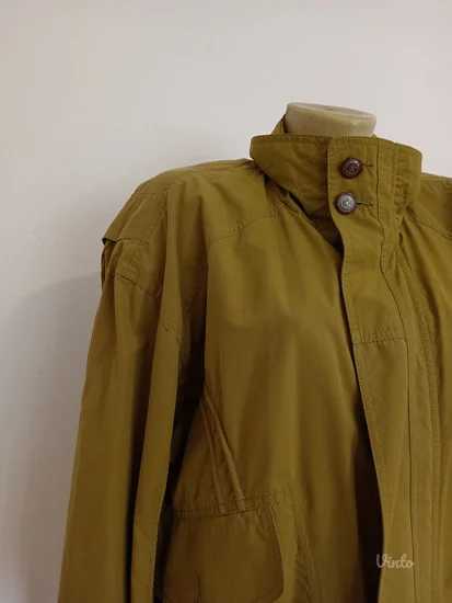 Predivna jakna na kopčanje