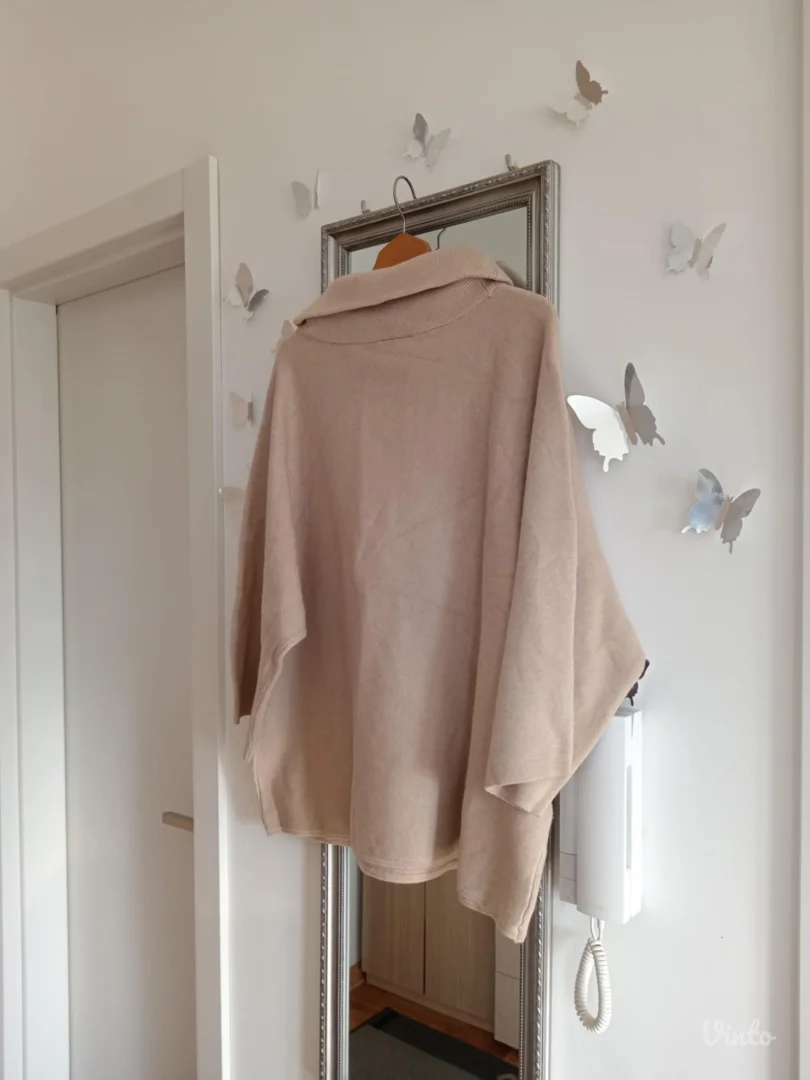 Predivan džemper od kašmira