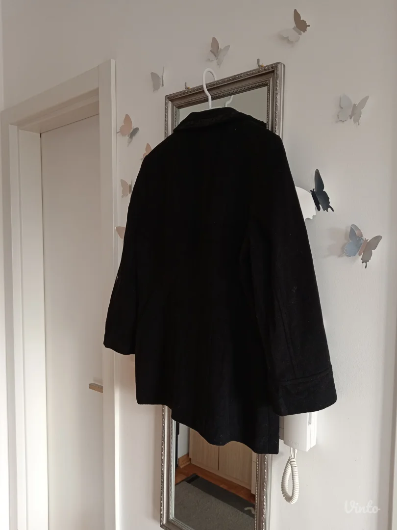 Barbara Lebek crni kaput