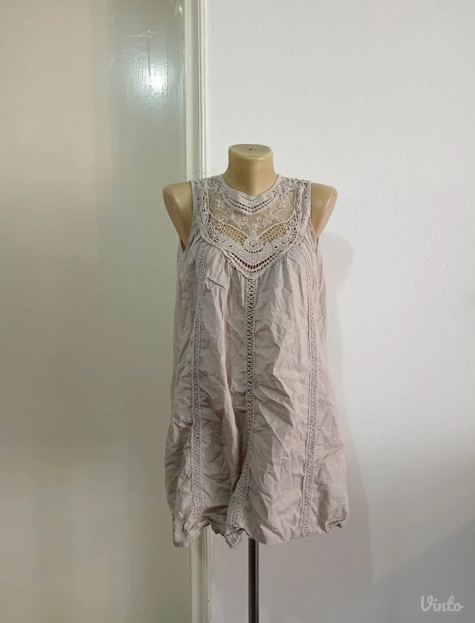 Predivna krem bluza sa čipkom