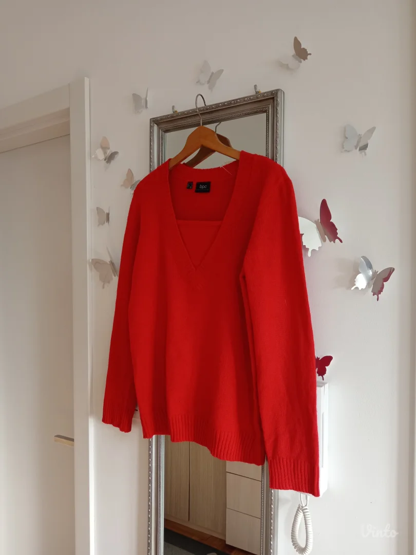 Crveni džemper od akrila