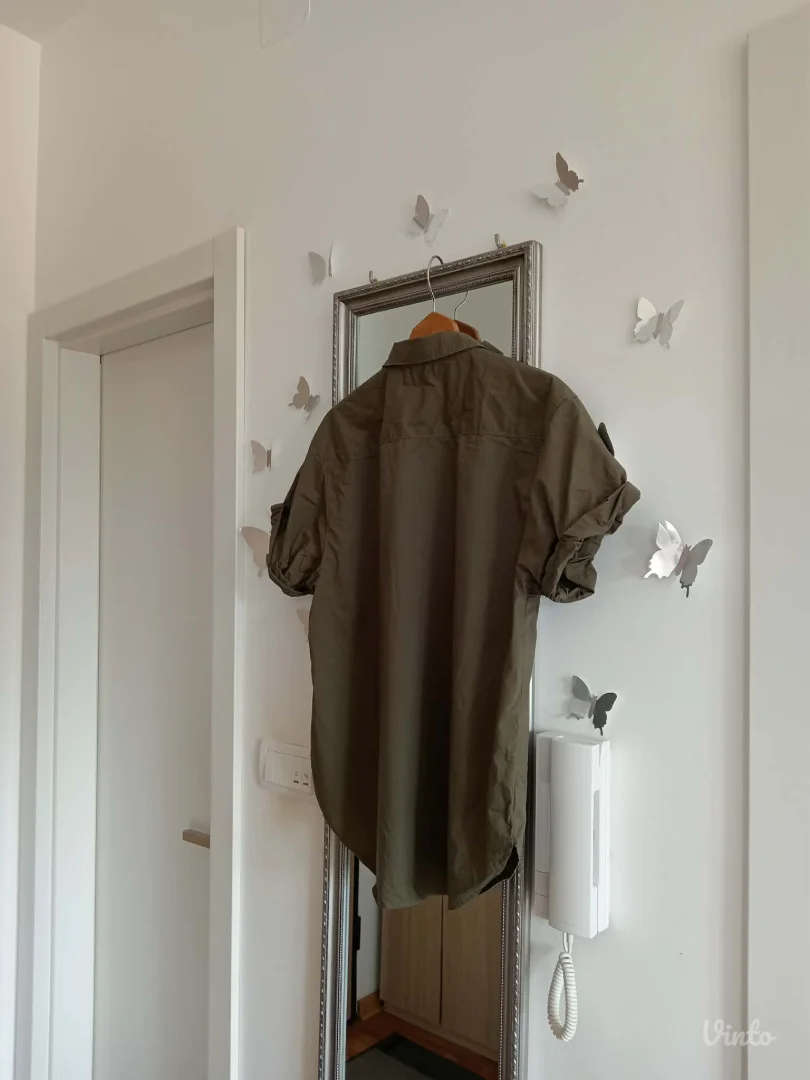 H&M pamučna maslinasto zelena košulja