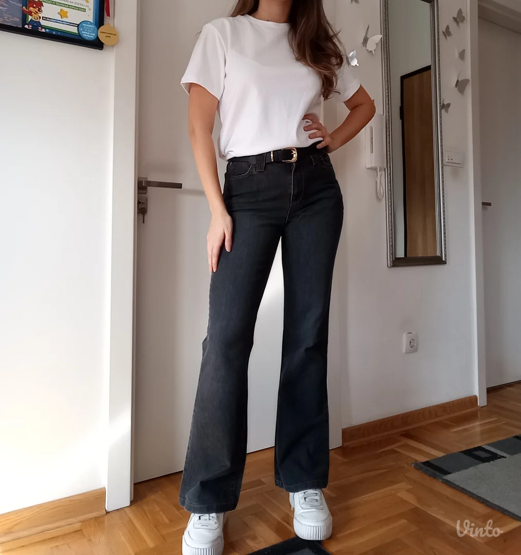 Farmerice sivo crne boje zvonarice