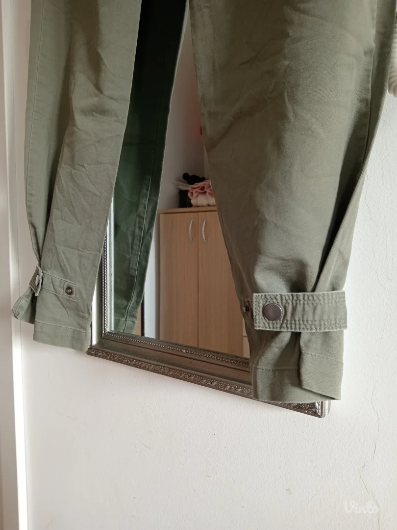 H&M maslinasto zelene pantalone