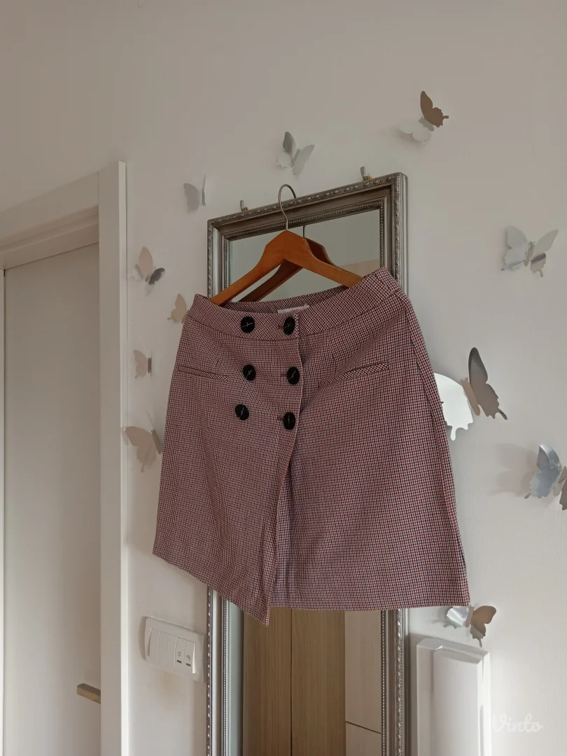 Predivna karirana suknja