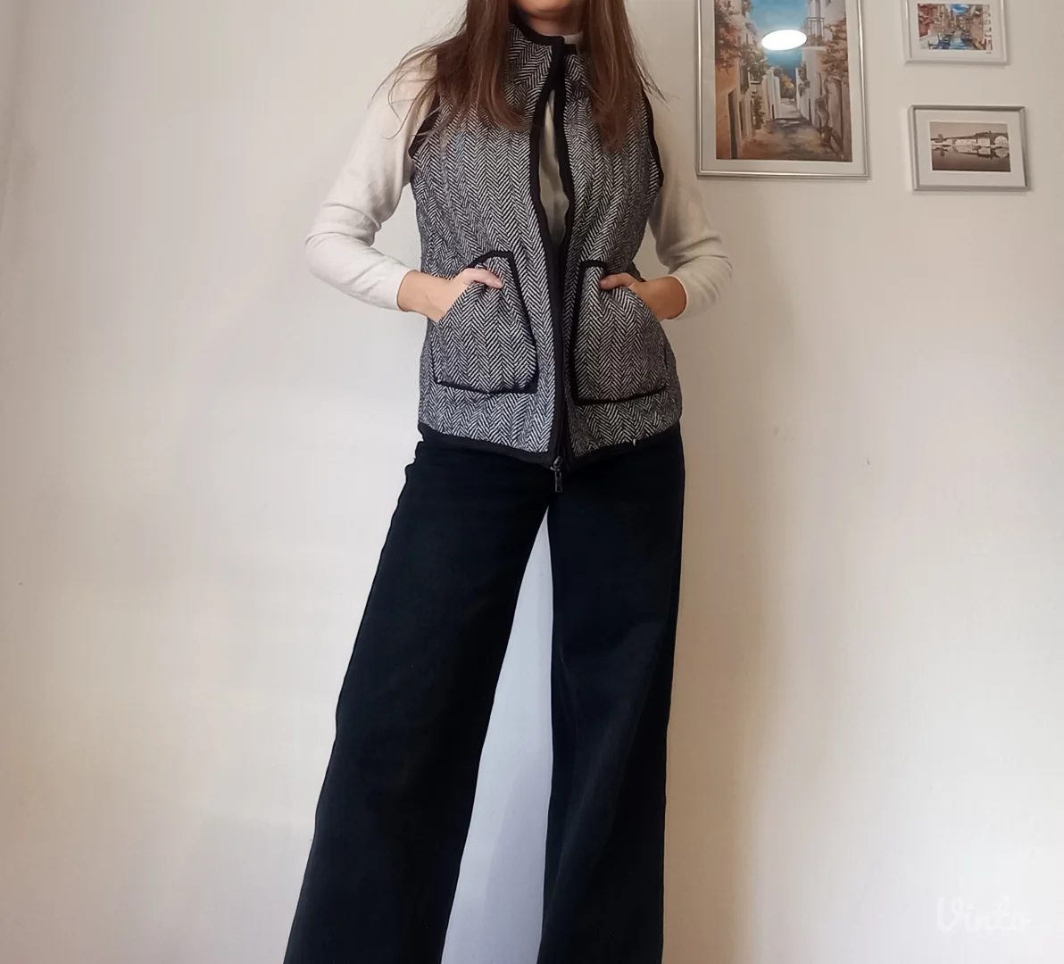 Prsluk crno bele boje