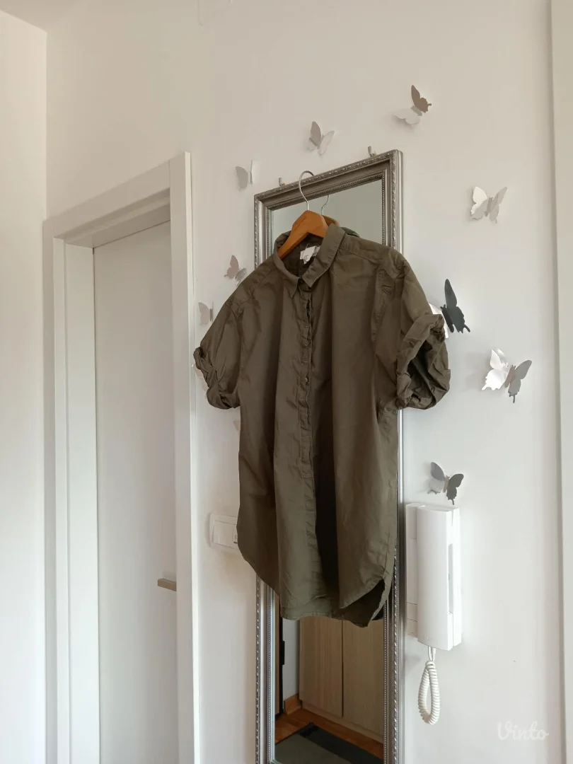 H&M pamučna maslinasto zelena košulja