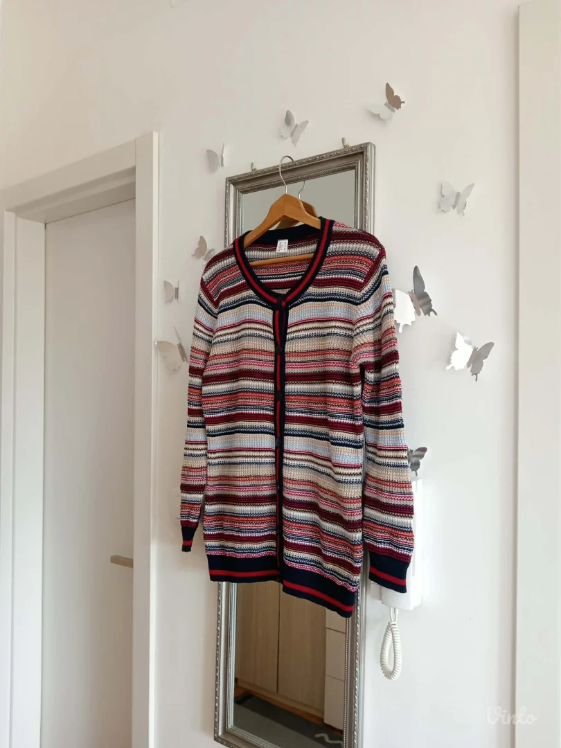 Presladak šareni džemper na kopčanje