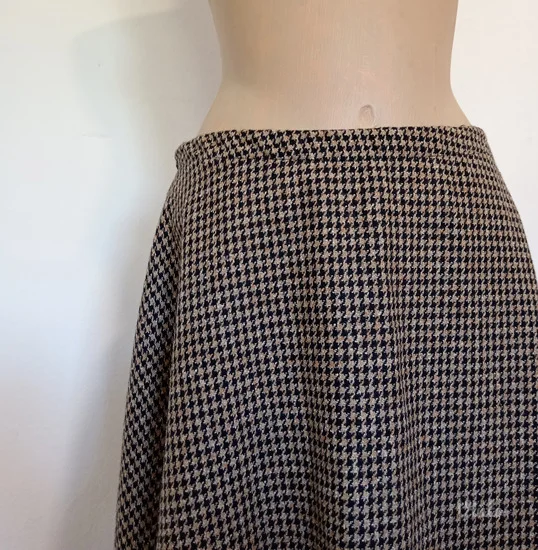 Predivna suknja dubok struk