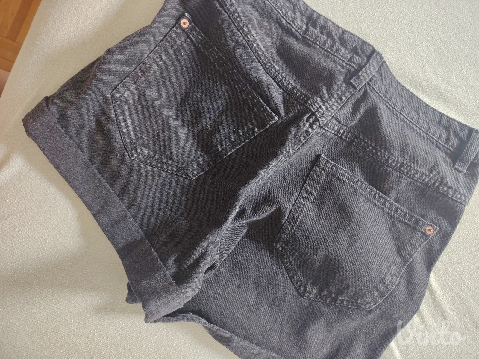 Reserved mom fit sorts NOVO
