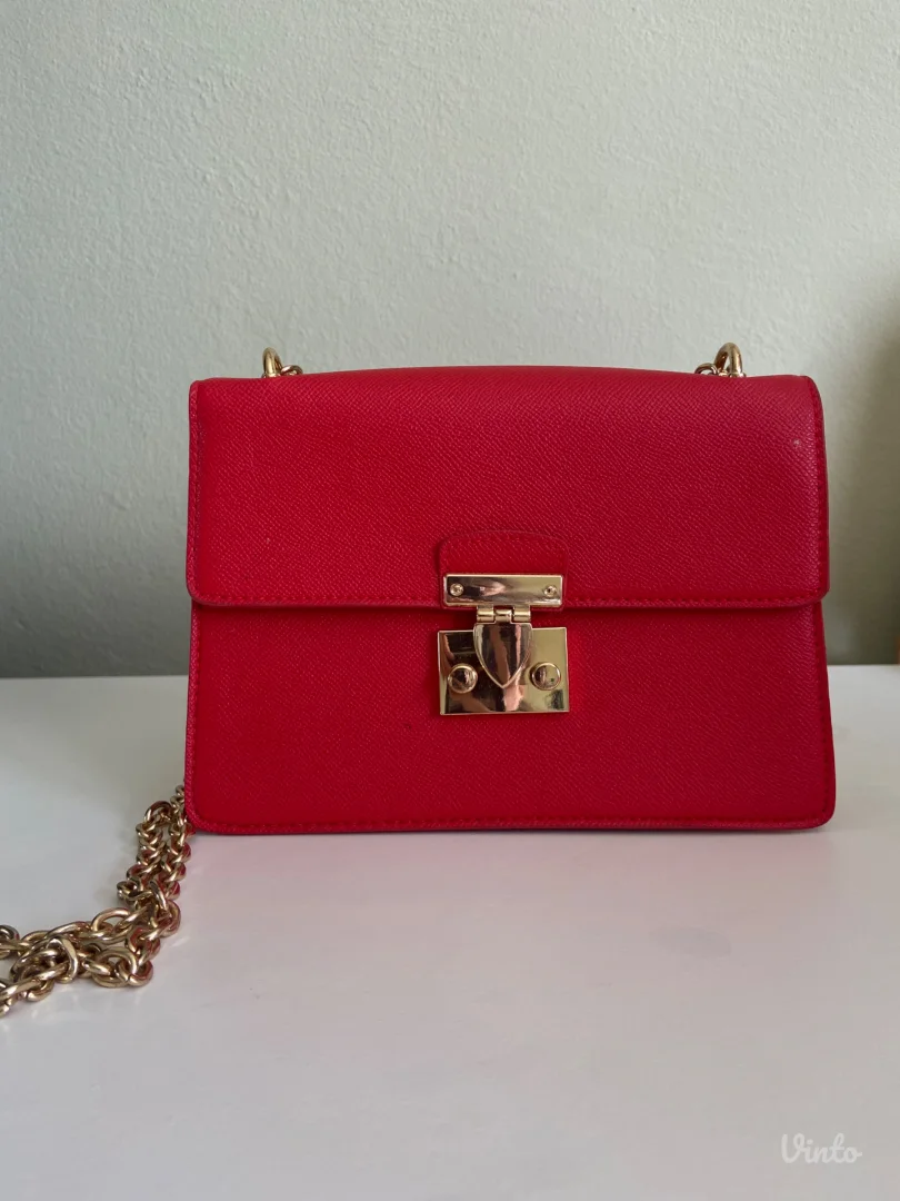 Crvena torbica
