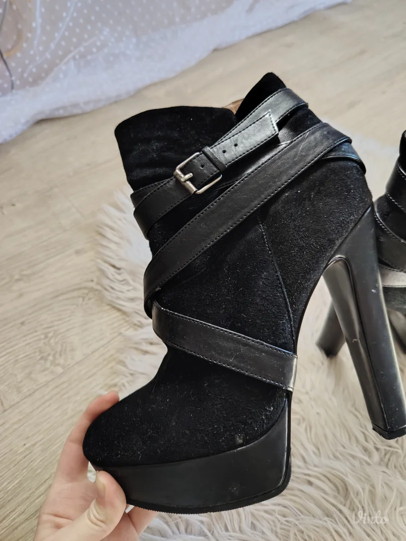 ALDO crne kožne gležnjače sa kaiševima br. 40