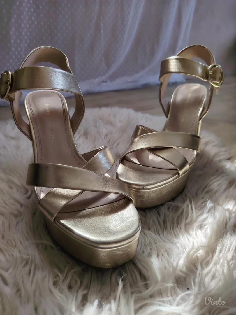 Zlatne Zara sandale na štiklu - KAO NOVO